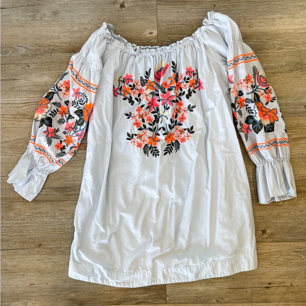 Free People Brand. Size Small Chambray Dress with Puffy off the shoulder Sleeves